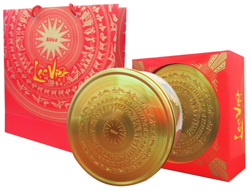 Bộ sản phẩm Lạc Việt của Bibica Ảnh: H&Agrave; PHƯƠNG