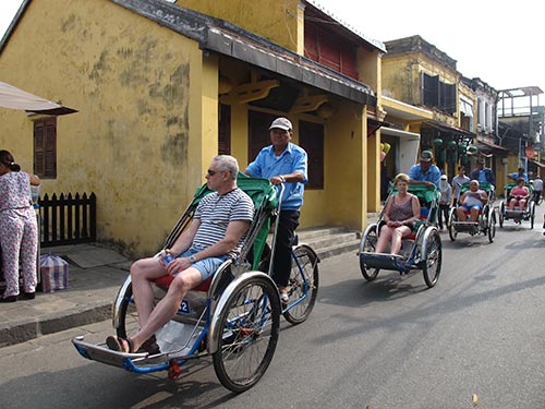 Du khách tham quan phố cổ Hội An, tỉnh Quảng Nam Ảnh: THẢO NGUYÊN Du khách tham quan phố cổ Hội An, tỉnh Quảng Nam Ảnh: THẢO NGUYÊN