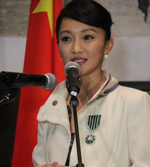 Nữ diễn viên Châu Tấn phát biểu lúc nhận huân chương Hiệp sĩ Nguồn: CRI ENGLISH