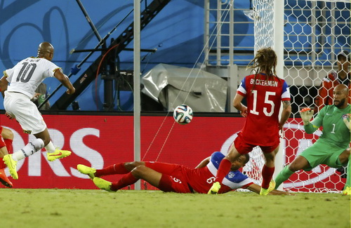 Andre Ayew thắp lại hy vọng cho Ghana bằng bàn thắng phú 82...