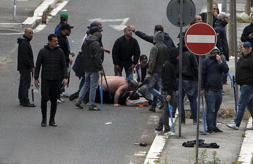 Cổ động viên được cho là của Lazio bị bắn bên ngoài sân Olimpico