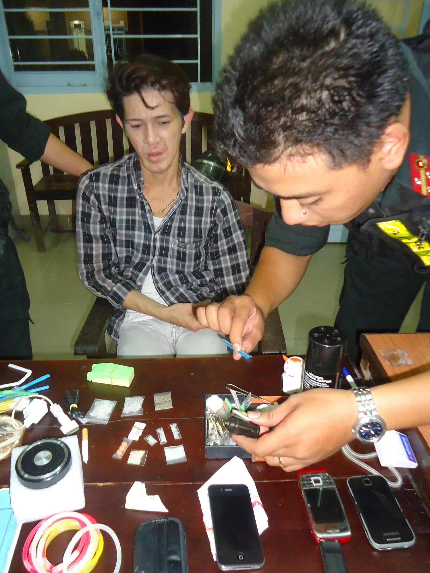 Trương Tấn Tài cùng số ma túy giấu trong người, bị tổ CSCĐ phát hiện bắt giữ trong lúc tuần tra vào khuya 28-5.