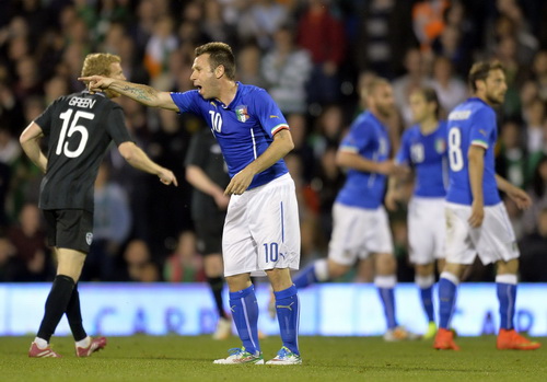 Cassano không bằng lòng với đồng đội ở tuyển Ý