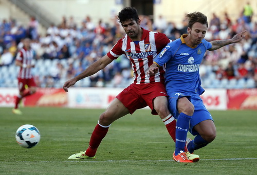 Diego Costa (trái) trở lại, sức mạnh tấn công của Atletico được cải thiện