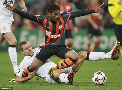 Douglas Costa là mục tiêu theo đuổi của Man United