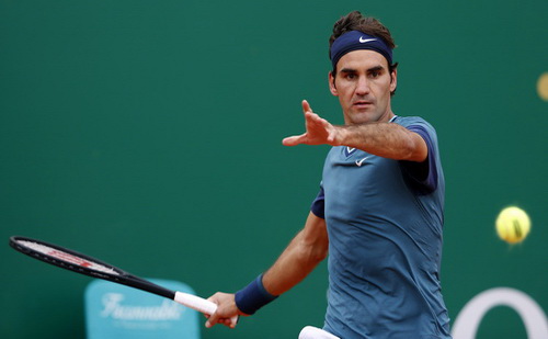 Federer ra quân thắng lợi ở Monte Carlo sau hai mùa vắng mặt