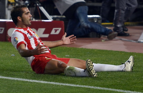 Garcia Verza lập công cho Almeria trước đội đầu bảng Atletico