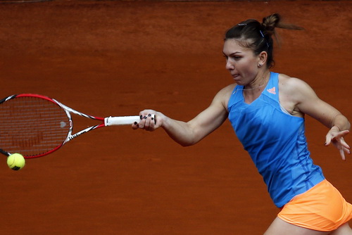 Simona Halep giành quyền đi tiếp