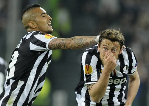 Claudio Marchisio (phải) mừng bàn thắng quyết định, đưa Juventus vào bán kết