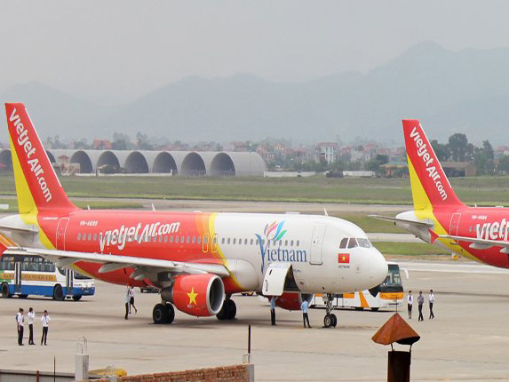 Máy bay VietJet Air tại sân đỗ Sân bay quốc tế Nội Bài