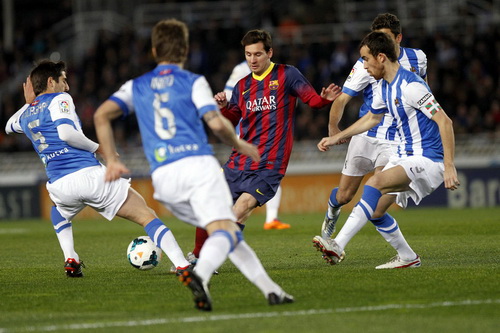 Messi chỉ ra sân từ hiệp hai và tắt tiếng trước hàng thủ dày đặc của Sociedad