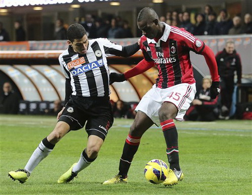 Balotelli mở tỉ số cho Milan...