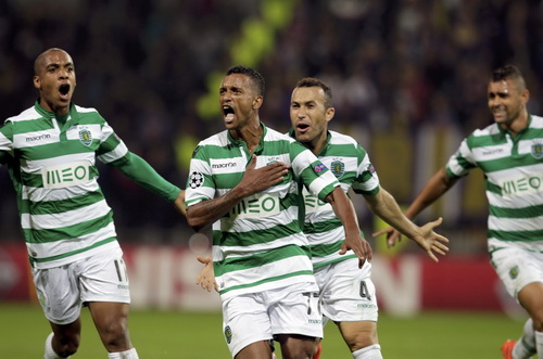 Nani (giữa) ghi bàn nhưng Sporting Lisbon không thắng nổi chủ nhà Maribor