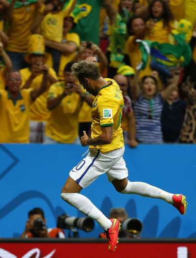 Neymar lập công lớn với cú đúp bàn thắng