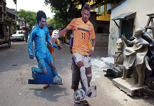 Messi và Neymar so tài trên đường phố Kolkata, Ấn Độ