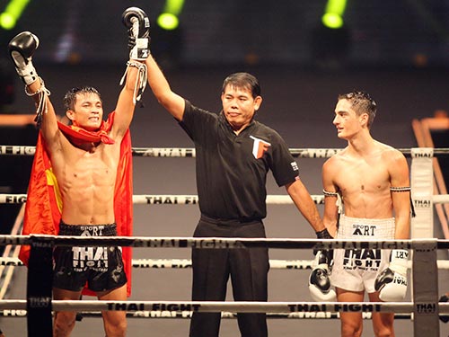 Nguyễn Phú Hiển giành chức vô địch muay Thái thế giới hạng cân 57 kg