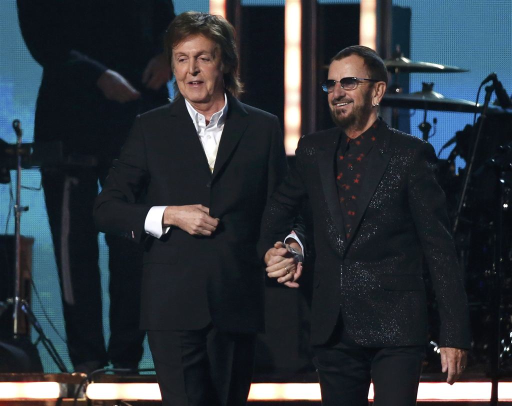 Paul McCartney và Ringo Starr hội ngộ trên sân khấu Grammy