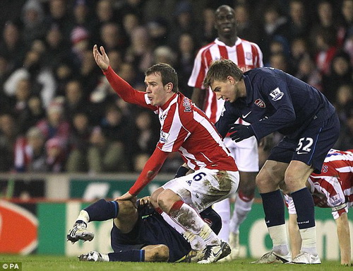 Ramsey bị đốn gãy chân năm 2010