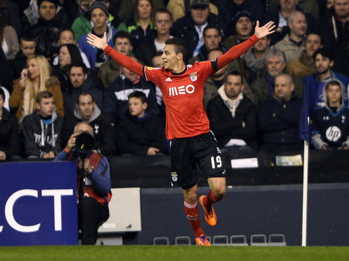 Rodrigo mở tì số cho Benfica