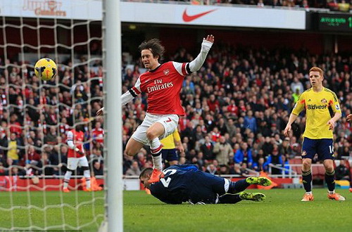 Rosicky cũng có bàn thắng đầu tiên trong mùa giải