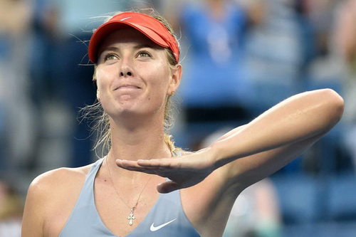 Maria Sharapova may mắn thoát hiểm ở vòng hai