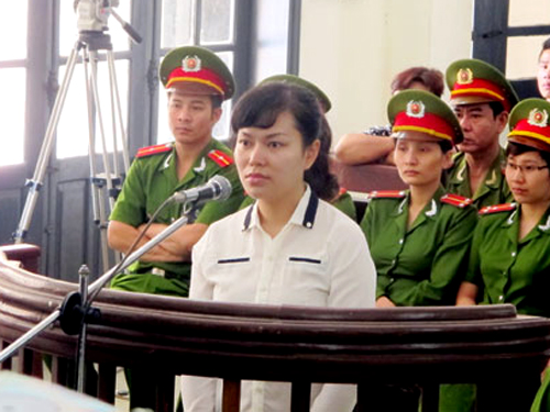 Siêu lừa Bùi Thị Thu Hằng bị tuyên y án chung thân và bồi thường 211 tỉ đồng cho các bị hại