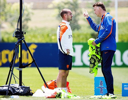 Sneijder trở lại, lối chơi của Hà Lan sẽ biến hóa hơn