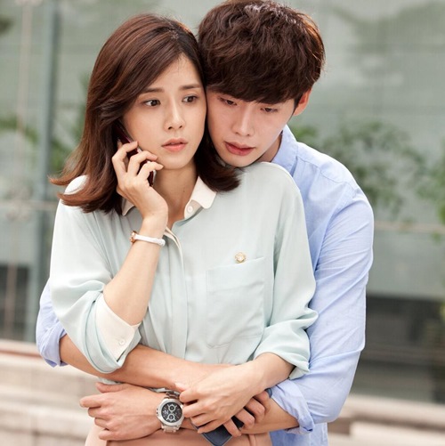 Lee Jong Suk và Lee Bo Young trong phim I hear your voice- một bộ phim đã giúp Lee Jong Suk trở thành nam diễn viên được yêu thích khắp châu Á​