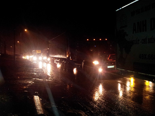 Vụ tai nạn thảm khốc khiến giao thông trên quốc lộ 1A bị ách tắc nghiêm trọng