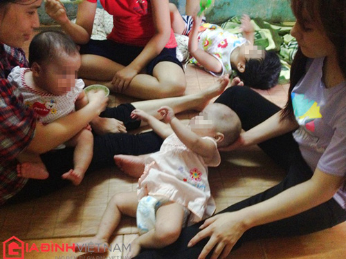 Các trẻ em bị bỏ rơi được nuôi dưỡng tại chùa Bồ Đề - Ảnh: Gia đình Việt Nam