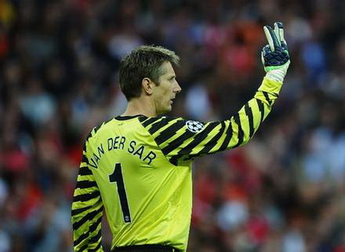 Van der Sar trở lại thánh đường Old Trafford thi đấu giao hữu