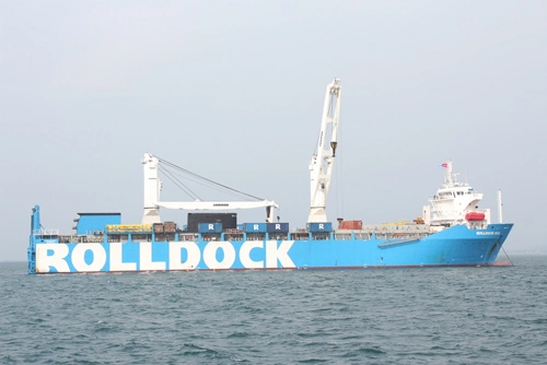 Tàu vận tải chuyên dụng Rolldock vận chuyển Tàu ngầm Hà Nội về tới Cam Ranh - Ảnh: Hà My
