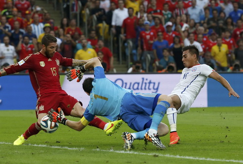 Thủ môn Iker Casillas phạm nhiều lỗi nhận định ở hai trận đầu tiên