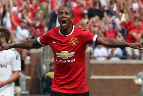 Ashley Young tỏa sáng với cú đúp trong trận