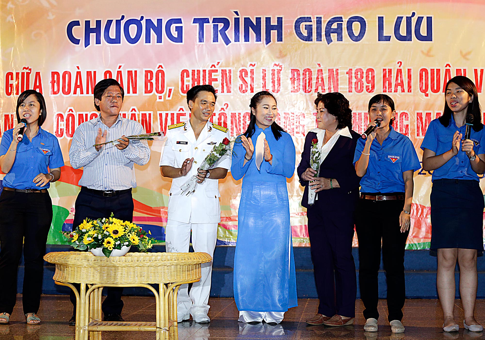 Giao lưu giữa đại diện các doanh nghiệp thành viên tổng công ty với đại diện Lữ đoàn 189