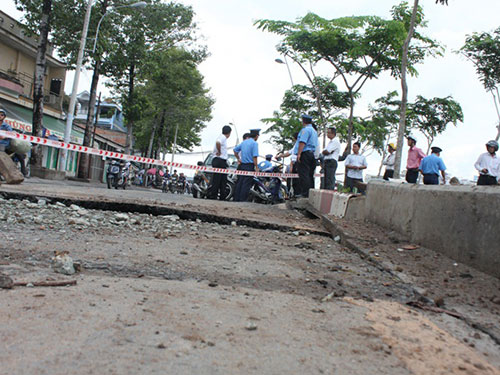 Đường Hoàng Sa, quận 1, TP HCM bị nứt sau một tiếng nổ lớn vào ngày 16-6Ảnh: Thành Đồng