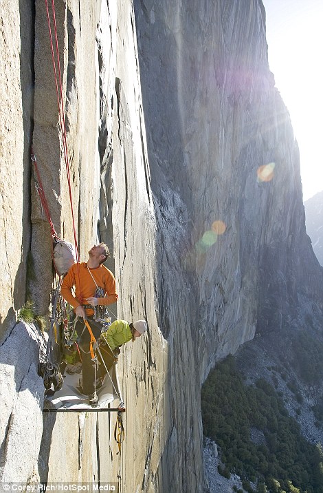 Cặp vợ chồng trẻ đã có chuyến hành trình mạo hiểm để chinh phục núi đá El Capitan. Ảnh: Daily Mail