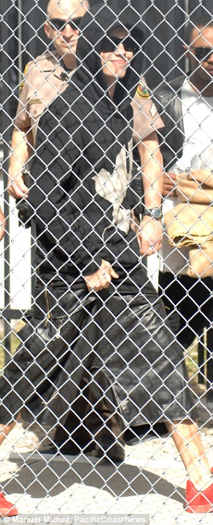 Justin Bieber bị cảnh sát tống vào trại tạm giam