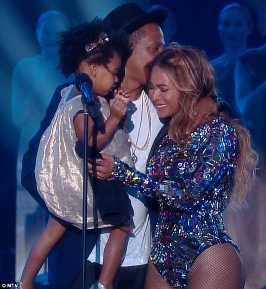 Gia đình Beyonce vừa tạo khoảnh khắc xúc động tại Lễ trao giải MTV Video Music 2014