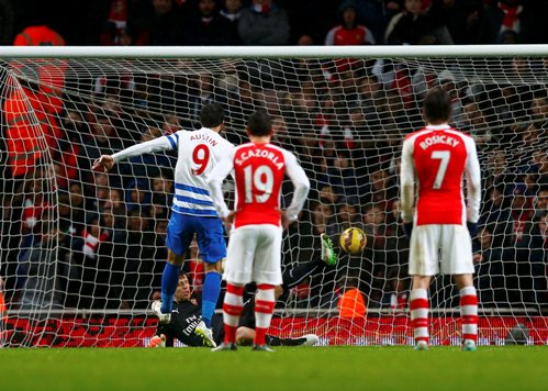 Charlie Austin rút ngắn cách biệt còn 1-2 cho QPR