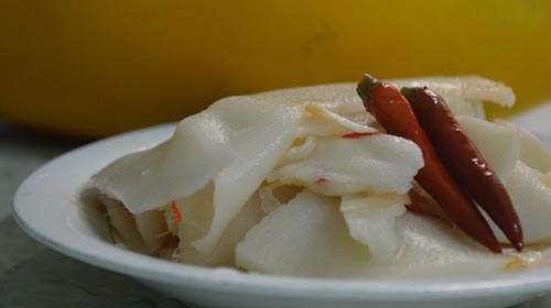 Măng ớt l&agrave; m&oacute;n ăn th&acirc;n t&igrave;nh của người T&acirc;y Bắc