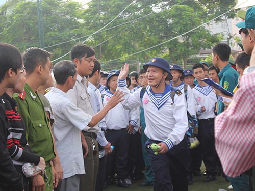 Thanh niên TP HCM hăng hái lên đường nhập ngũ năm 2014Ảnh: Phan Anh