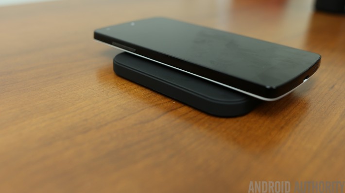 Sạc không dây Qi hỗ trợ khoảng cách đến 45 mm