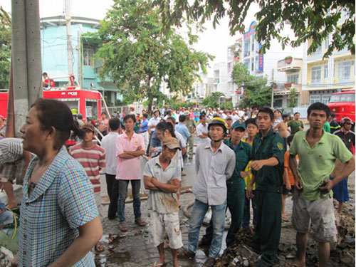 Xem cháy kho phế liệu ở An Giang