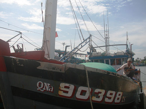 Nhiều ngư dân tại tỉnh Quảng Nam không mặn mà đăng ký đóng tàu vỏ gỗ vì vốn đối ứng quá cao 
Ảnh: QUANG VINH