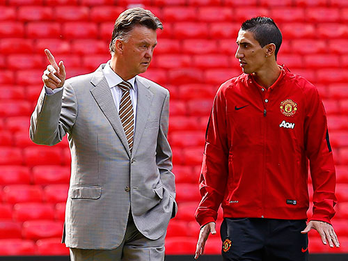 HLV Van Gaal cảnh báo đừng mong chờ Di Maria (phải) sẽ tạo hiệu ứng tốt ngay lập tức nhưng CĐV M.U vẫn hy vọng...  Ảnh: REUTERS