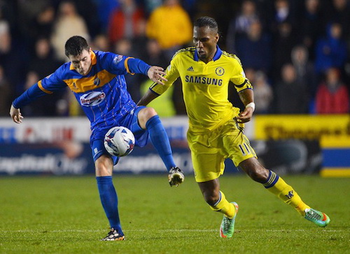 Drogba (11) với gánh nặng tuổi tác, khó giữ vị trí ở Chelsea