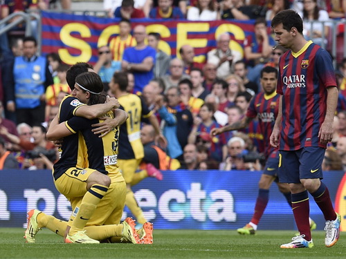 Messi buồn bã chứng kiến niềm vui của Atletico