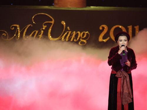 Phương Thanh tại lễ trao Giải Mai Vàng 2011