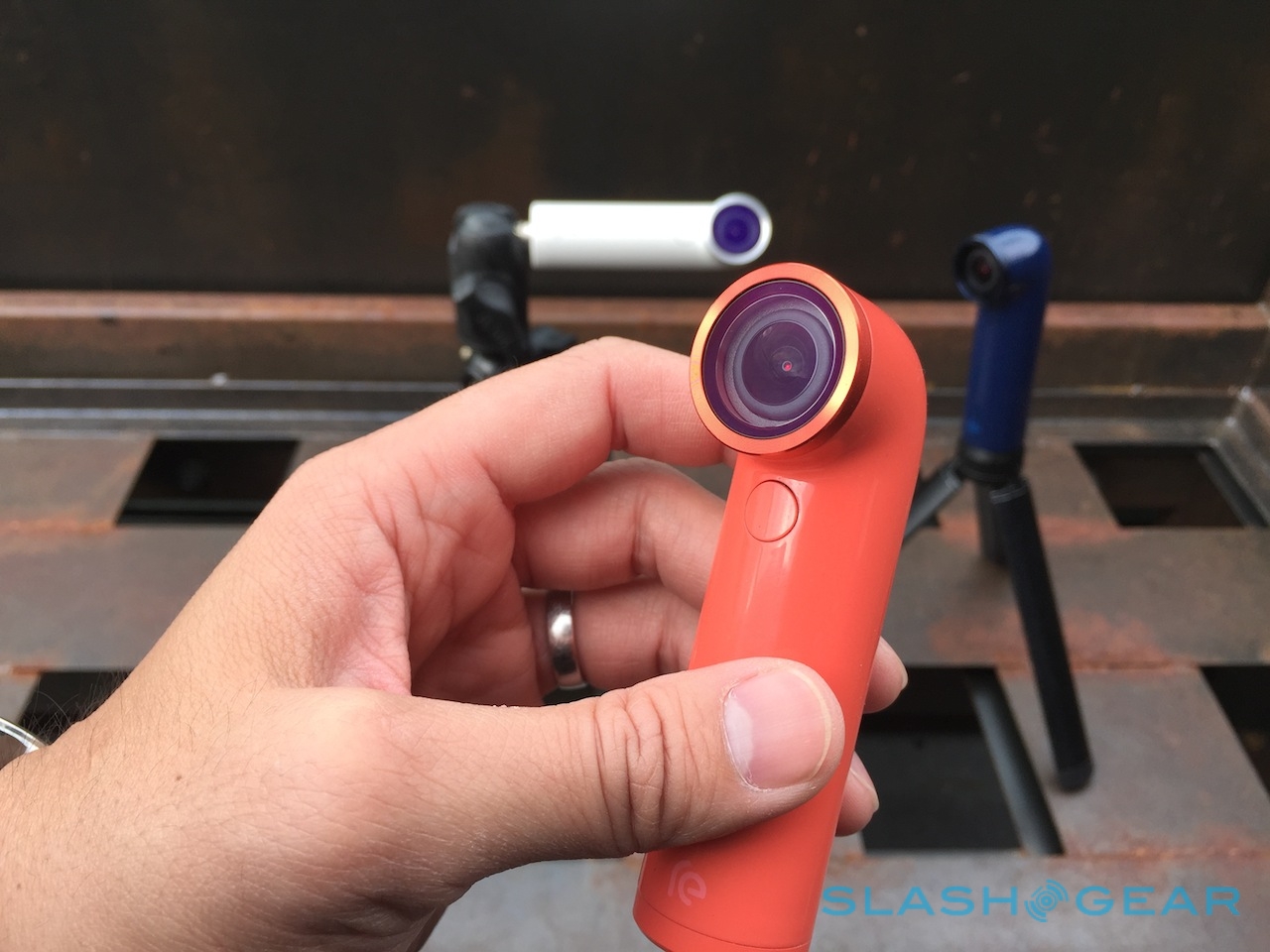 HTC Re, máy ảnh độc đáo với cái nhìn đầu tiên